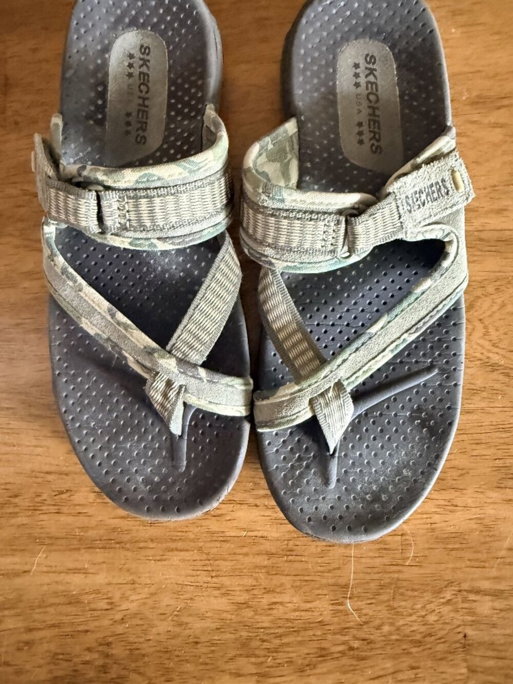 Skechers Womens Camo Toe Loop Thong Sandals Size 9 Green Adjustable Straps